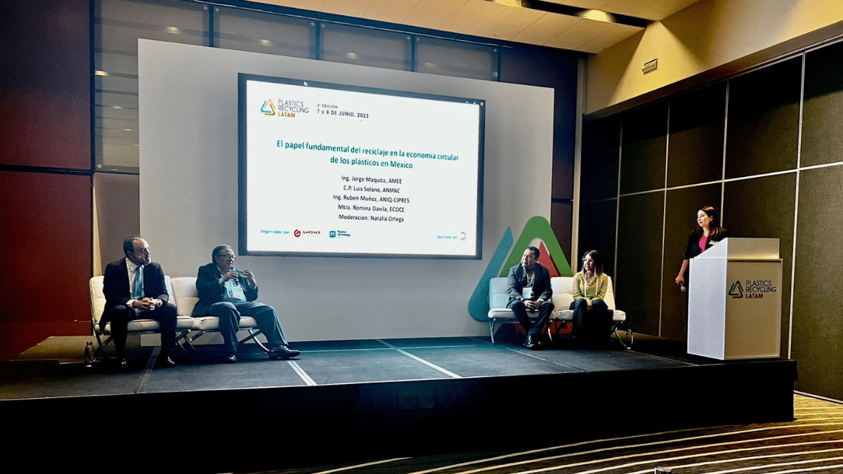 El reciclaje es fundamental para la economía circular de los plásticos en México, coincidieron expertos.
