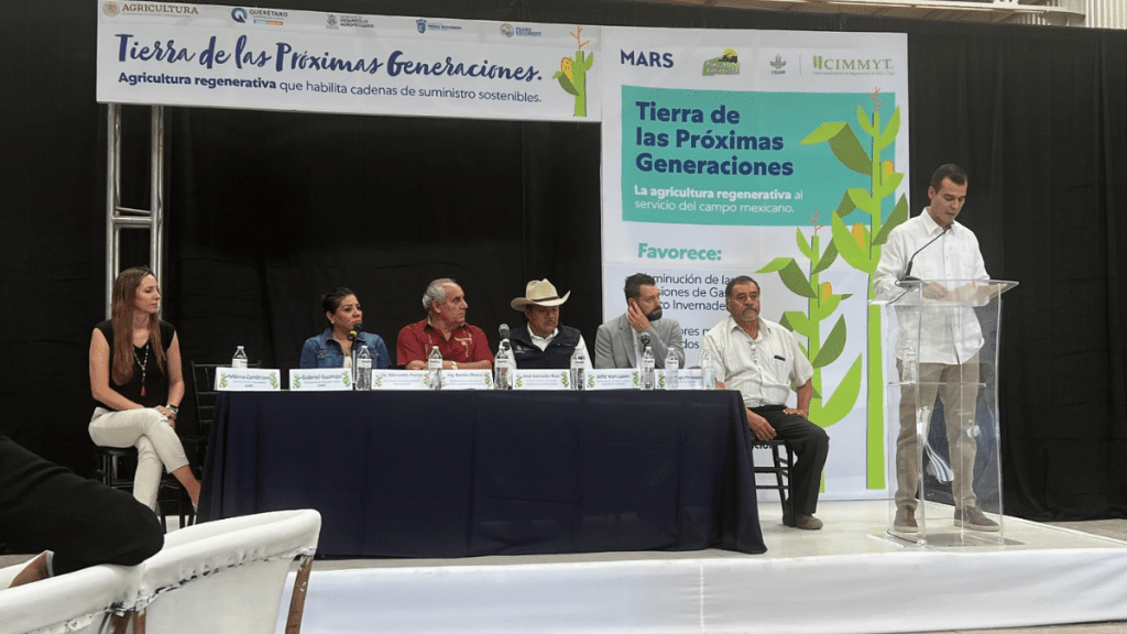 Conferencia de prensa par firma de convenio entre Mars Petcare y Cimmyt.