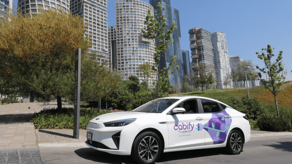 Cabify ha aumentado un 94% su flota de vehículos eléctricos en Latinoamérica, y un 57% el número de kilómetros recorridos en vehículos ECO durante 2022.