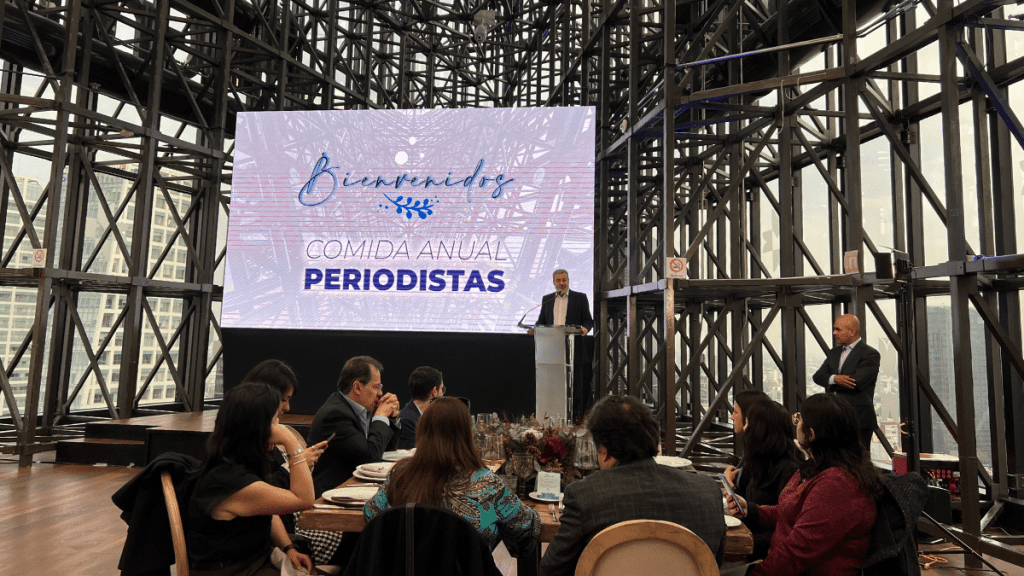Bolsa-reunion-periodistas | Ideas de Negocios TV