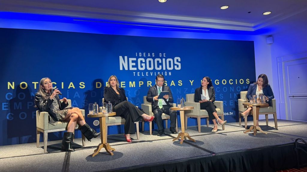 Primer Panel Hecho en Mexico Sustentabilidad Ideas de Negocios - Ideas de Negocios TV Este fue el primer panel en el Foro Hecho en México con Sustentabilidad con la participación (de izquierda a derecha) de directivas representates de empresas como Mercado Libre, Henkel, Philip Morris y Unilever.