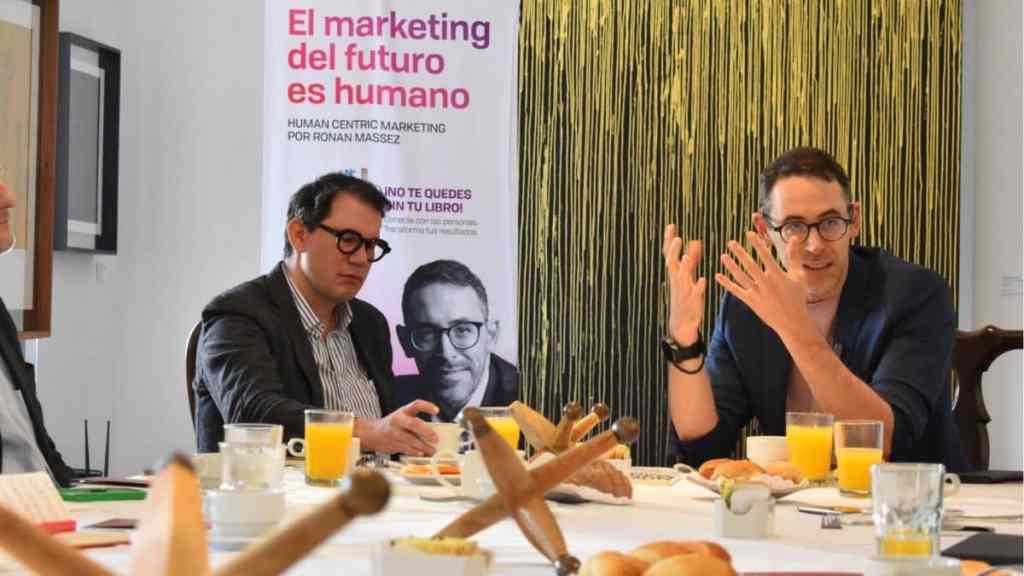 Ronan Massez durante la presentación de su libro en la Ciudad de México.