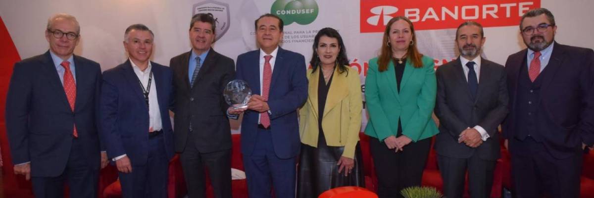 Banorte refuerza inclusión y recibe insignia de la CONDUSEF