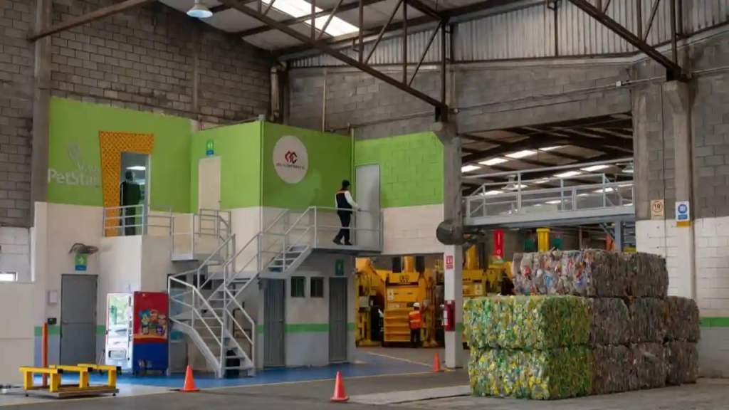 741 Arca Continental reciclaje | Ideas de Negocios TV