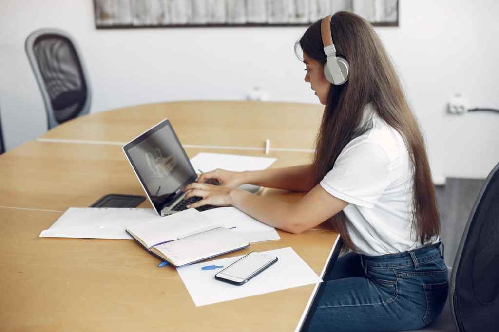 Se buscan especialistas en TI: así puedes obtener una beca del 80% para estudiar en línea