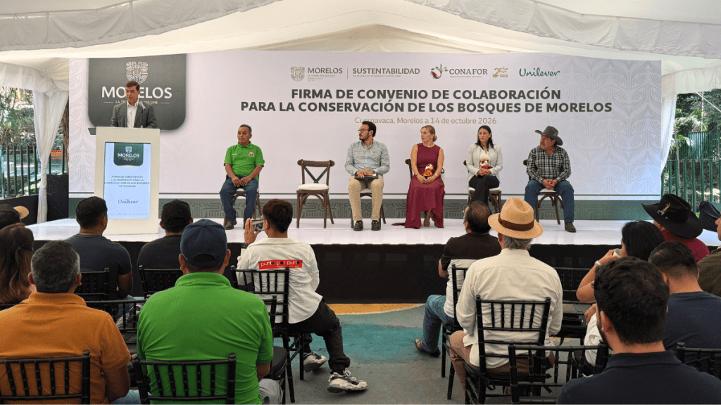 Firma del convenio de colaboración para la conservación de los bosques de Morelos.